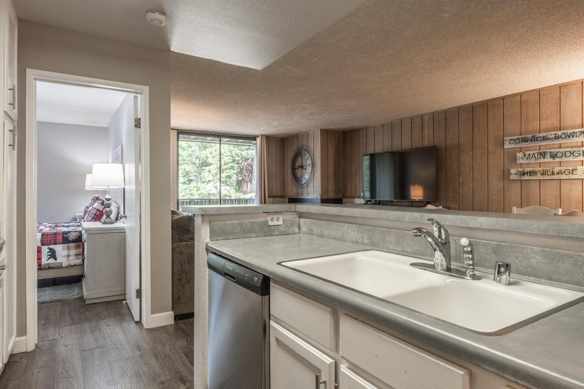 Crestview Bldg A #49 - Spacious 2 Bedroom, 2 Bathroom, Sleeps 7 - Close To Canyon And Village Ferienhaus